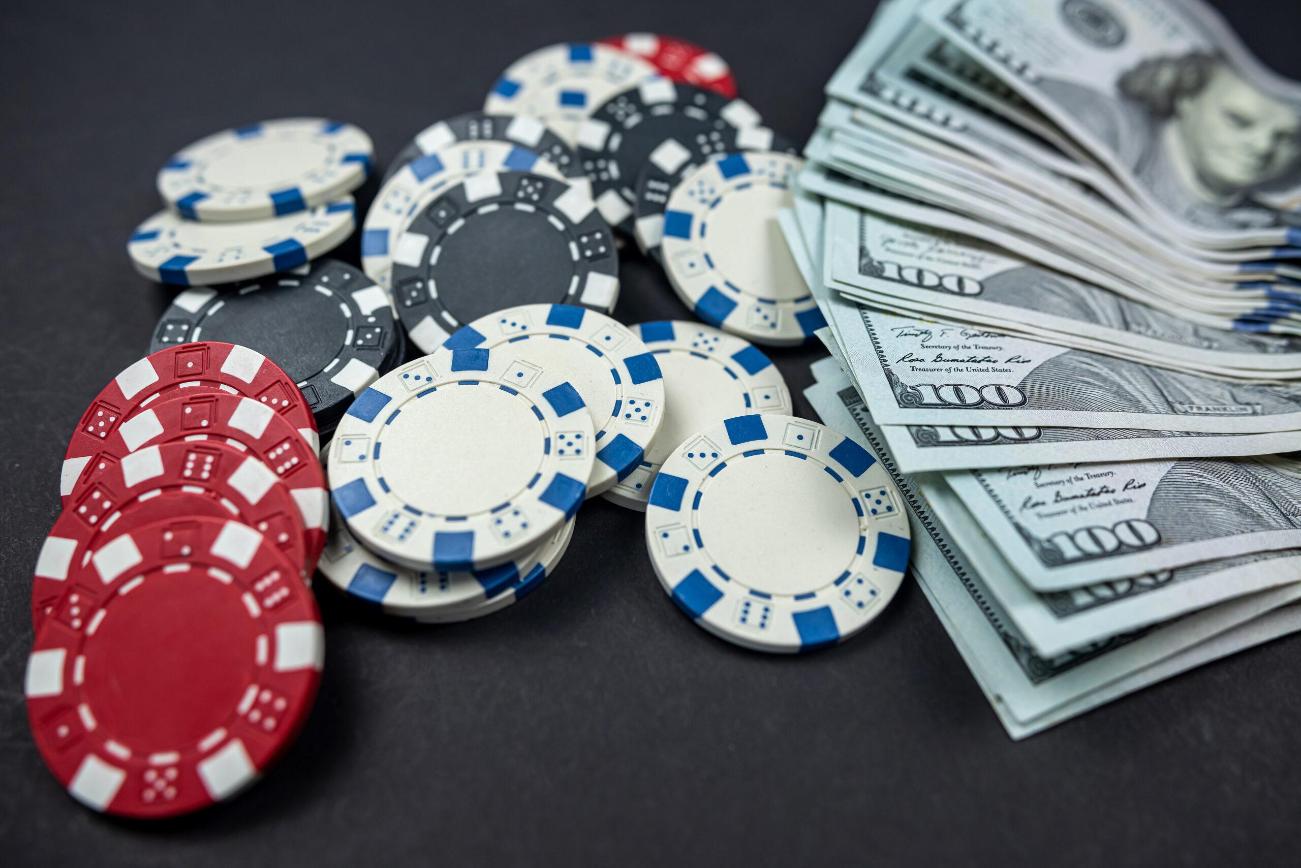 Khám phá các chiến thuật bất bại khi chơi game đánh bài trực tuyến